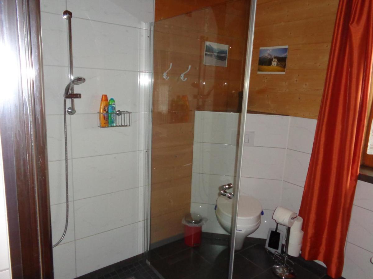 Barrierefreies Zimmer Im Blockhaus Mit Sauna Am See Soyen Exteriör bild