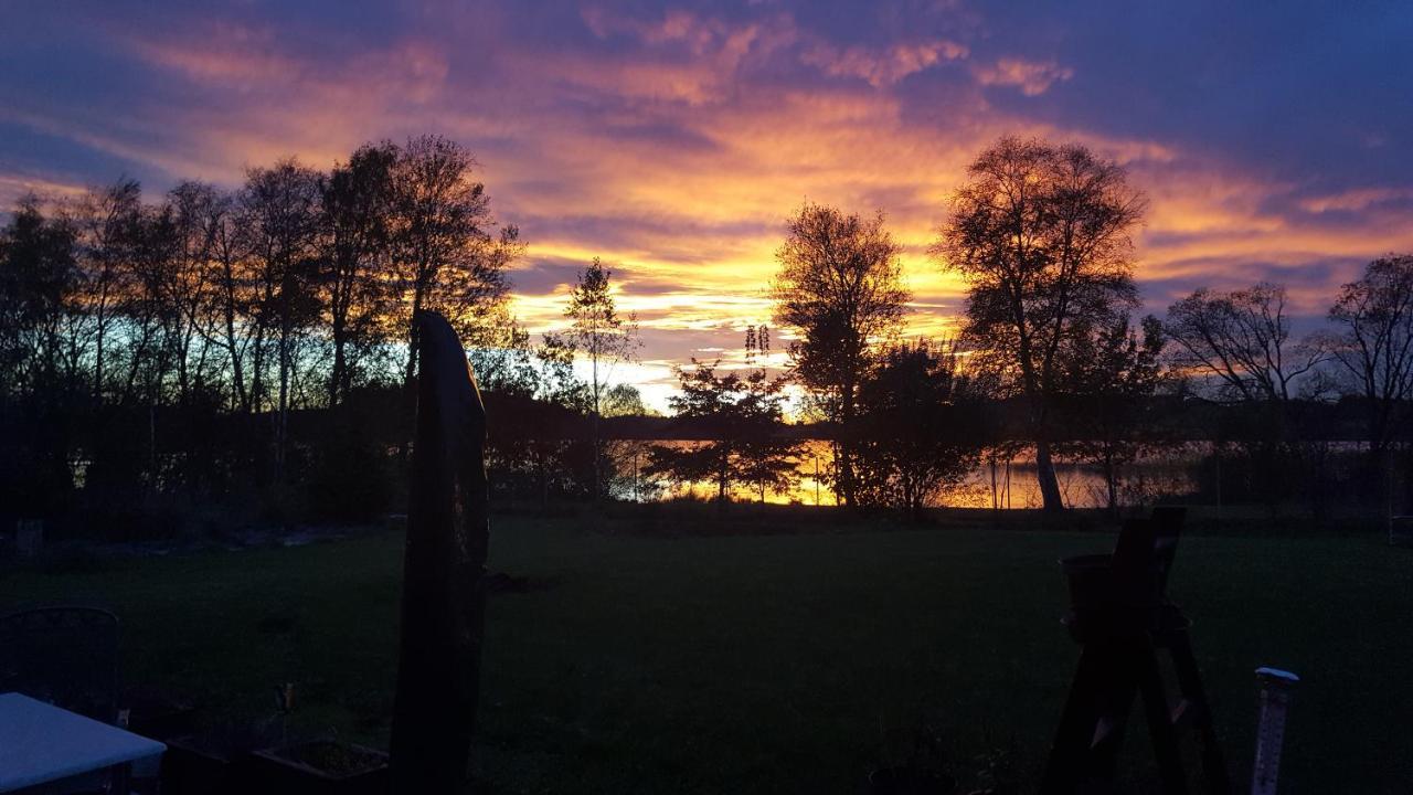 Barrierefreies Zimmer Im Blockhaus Mit Sauna Am See Soyen Exteriör bild