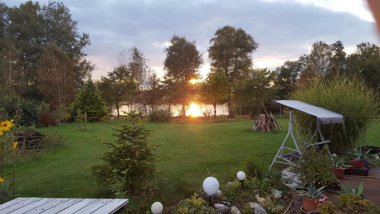 Barrierefreies Zimmer Im Blockhaus Mit Sauna Am See Soyen Exteriör bild