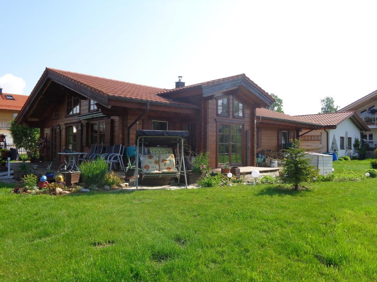 Barrierefreies Zimmer Im Blockhaus Mit Sauna Am See Soyen Exteriör bild