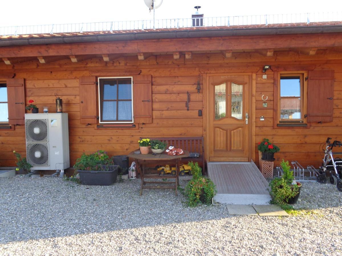 Barrierefreies Zimmer Im Blockhaus Mit Sauna Am See Soyen Exteriör bild