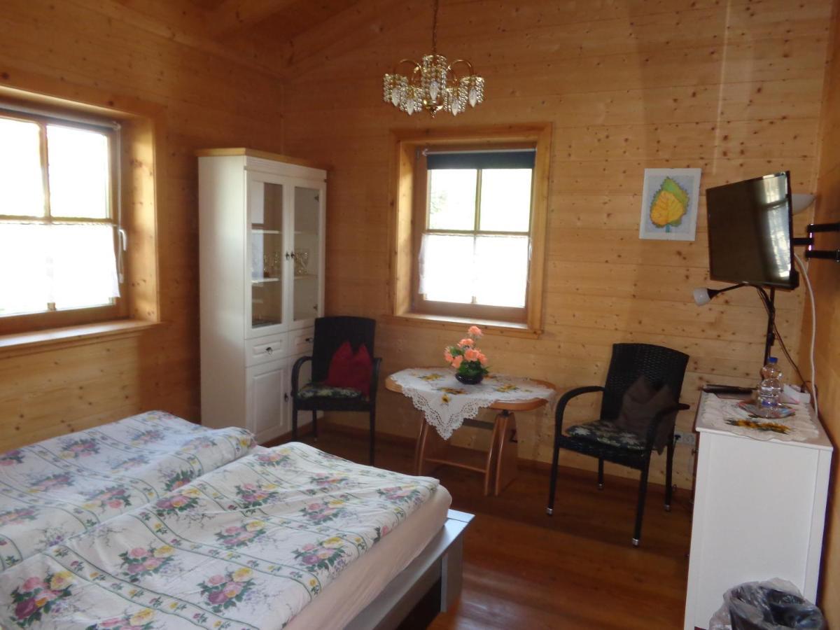 Barrierefreies Zimmer Im Blockhaus Mit Sauna Am See Soyen Exteriör bild